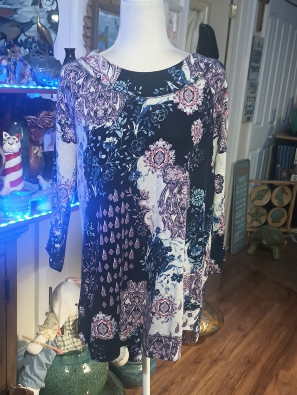 A Chico Woman Tunic Top Size 12 / 14 Which Is A Size (2 On Chico's Sizes)